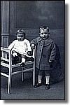 iRafael con su hermano Lus, ca 1924.jpg